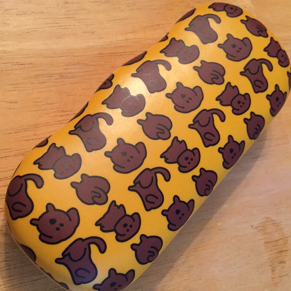 Glasses case with dogs